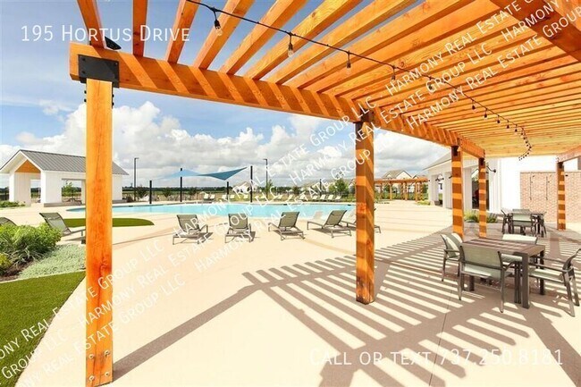 Building Photo - 195 Hortus Dr