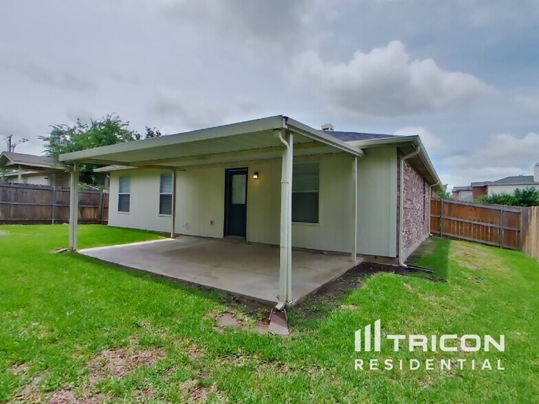 Building Photo - 8009 Mosstree Dr