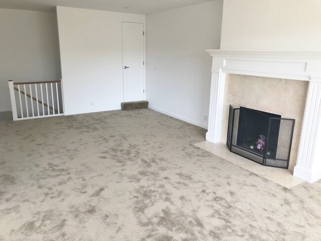 Building Photo - Sparkling 2 Bedroom 1.5 Bath - Nicely upda...