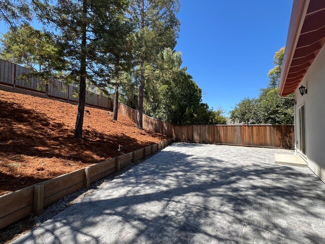 Building Photo - 7071 Martwood Way