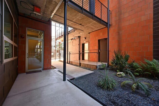 Building Photo - 1401 Eva St