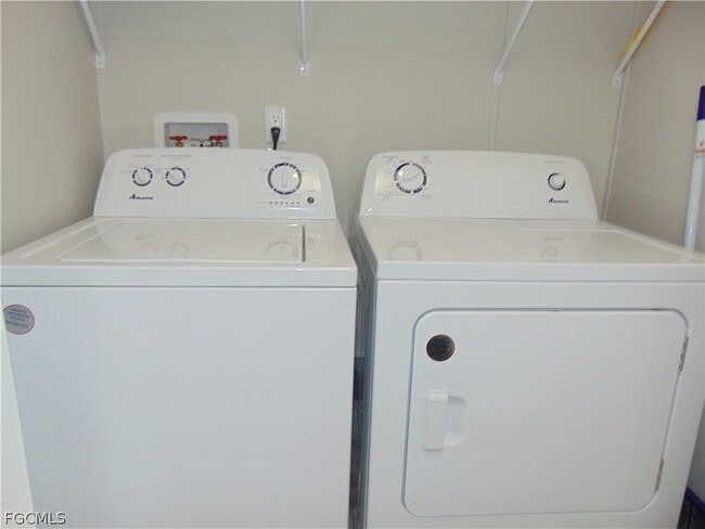 Building Photo - 1445 N Bridge St