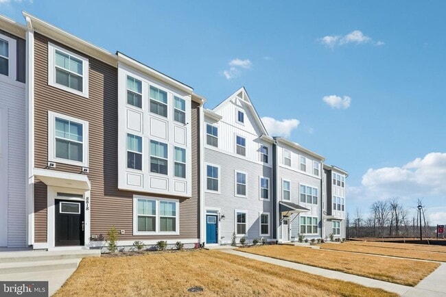 Building Photo - 8816 Selby Ct