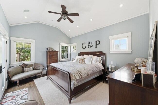 Building Photo - 1212 Mills Ave