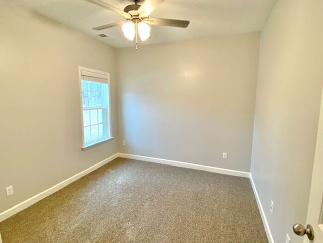 Building Photo - Now Leasing a 5 Bedroom 3 Bath Home in Byh...