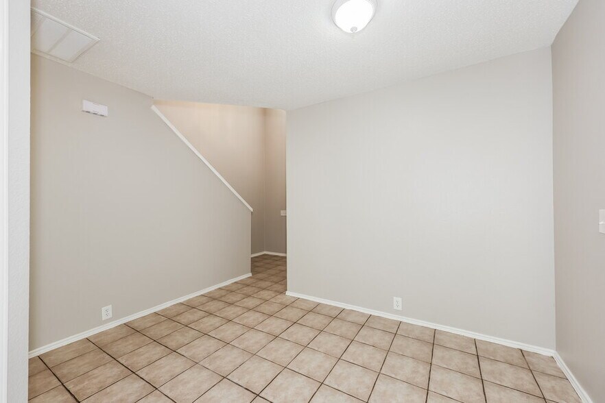 Building Photo - 2921 Stonewall Ln
