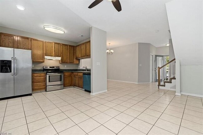 Building Photo - 4975 Kemps Lake Dr