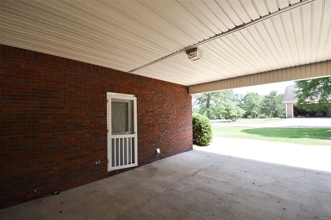 Building Photo - 709 Yellowstone Dr