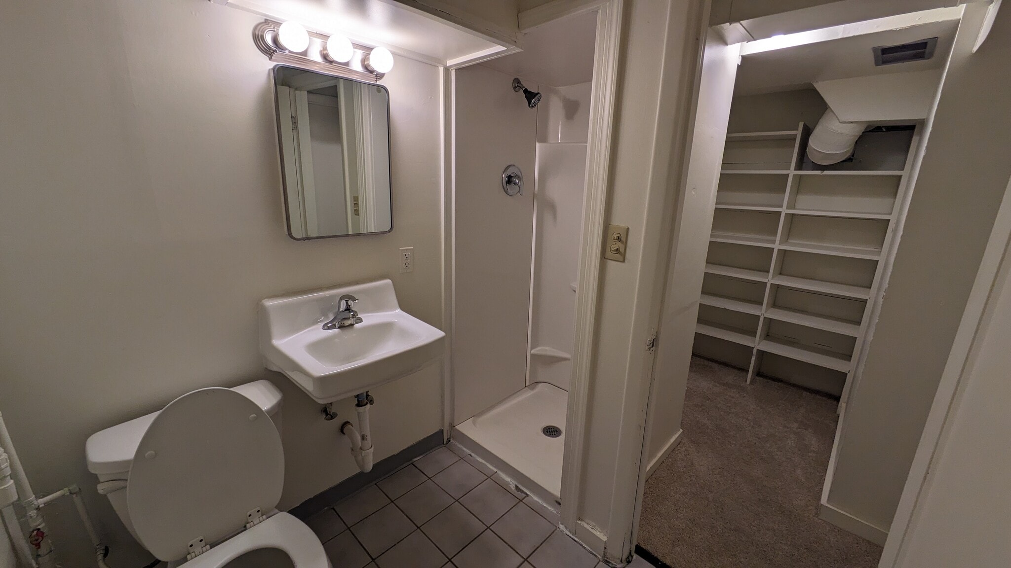 Building Photo - 980 NE C St