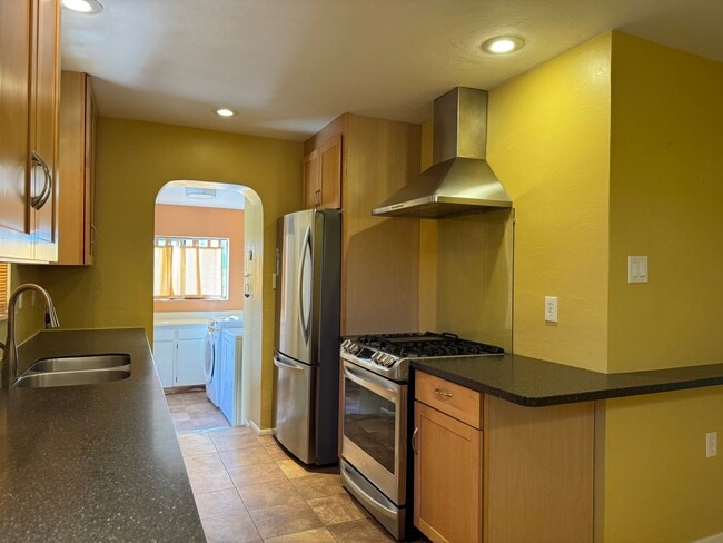 Building Photo - Northwest Living!