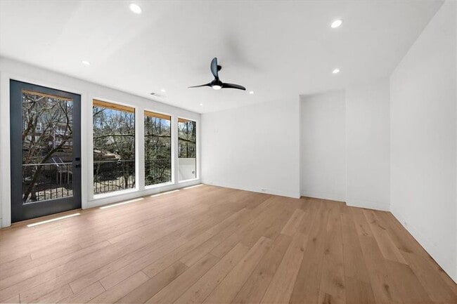Building Photo - 942 Peachtree Battle Cir NW