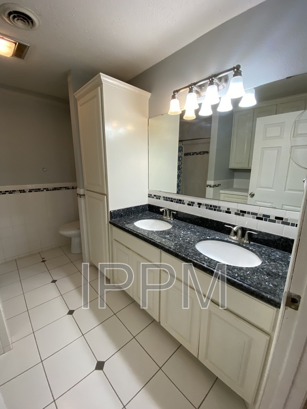 Building Photo - 1500 Palm Valley Dr W