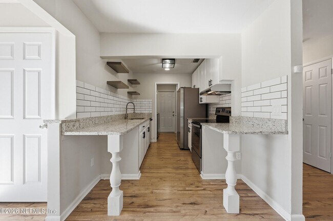 Building Photo - 335 Palos Ct