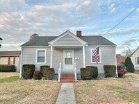 Building Photo - Charming 2BR/1BA Bungalow in Historic Downtown!