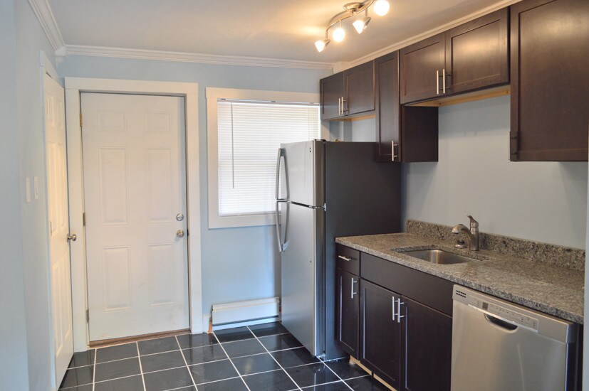 Building Photo - 105 Comstock Ave