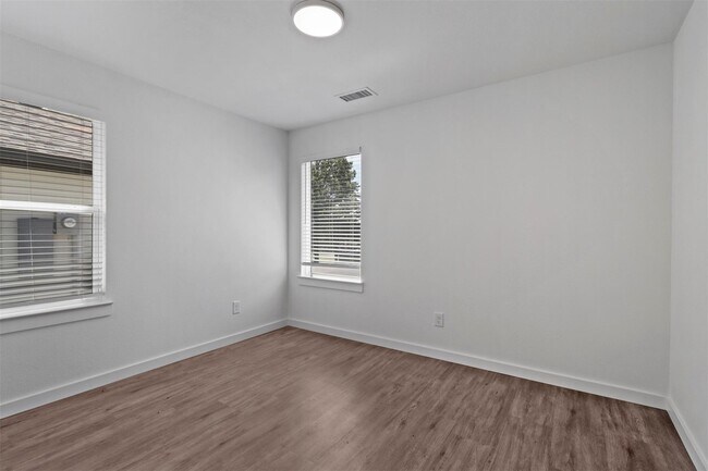 Building Photo - 719 Maple Row