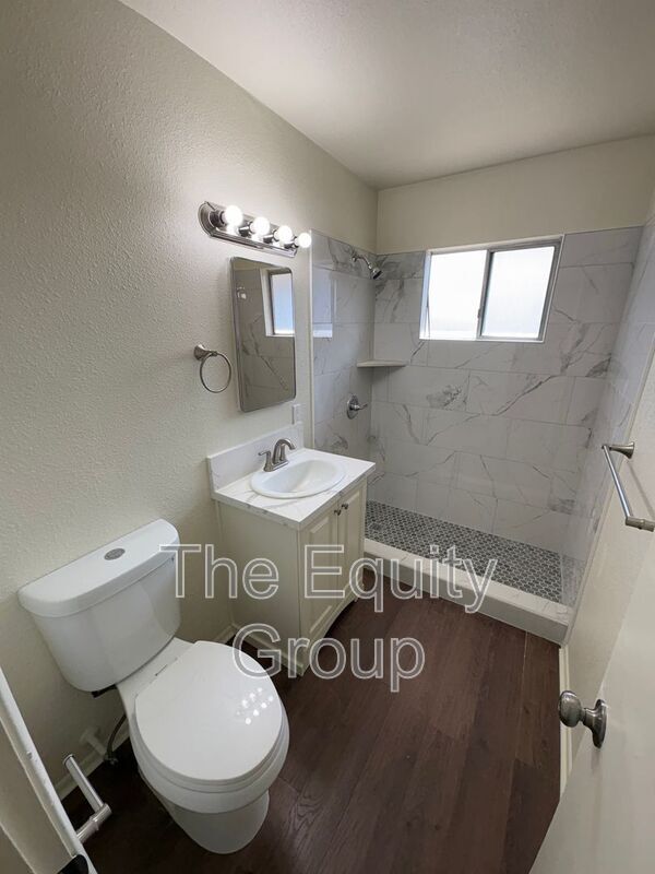 Building Photo - 1331 S Crowe St