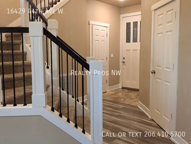 Building Photo - 16429 44th Ave W