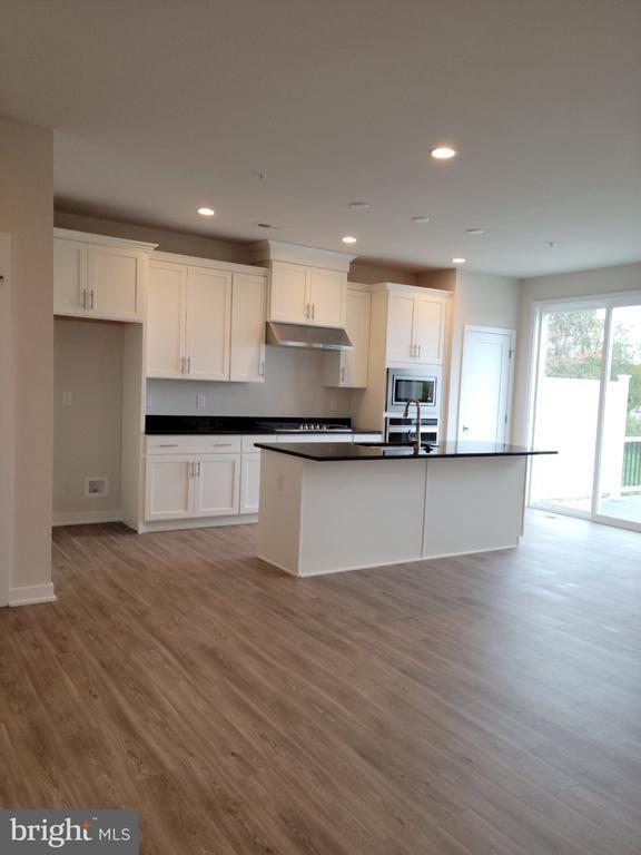 Building Photo - 821 Bayberry Ct