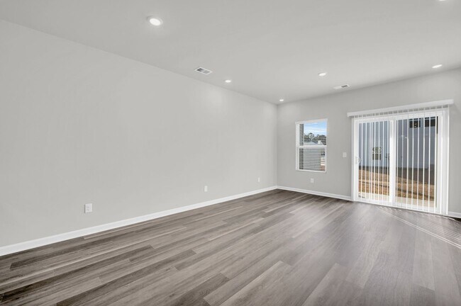 Building Photo - 246 Arnette Dr