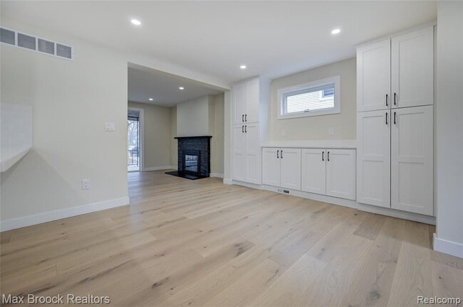 Building Photo - 409 Baldwin Ave