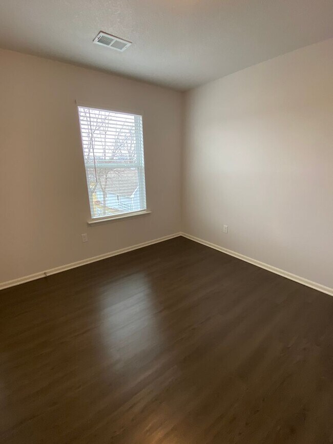 Building Photo - NOW PRELEASING!  Three Bedroom | Two and a Half Bath Home in Spring Hill