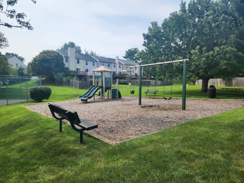 Building Photo - 7909 Badenloch Way