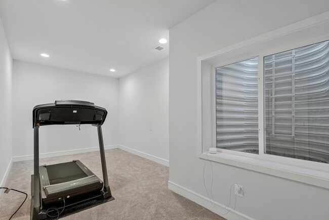 Building Photo - 22956 Aurora Vw Dr