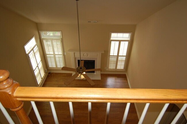 Building Photo - 3327 Castleberry Village Dr