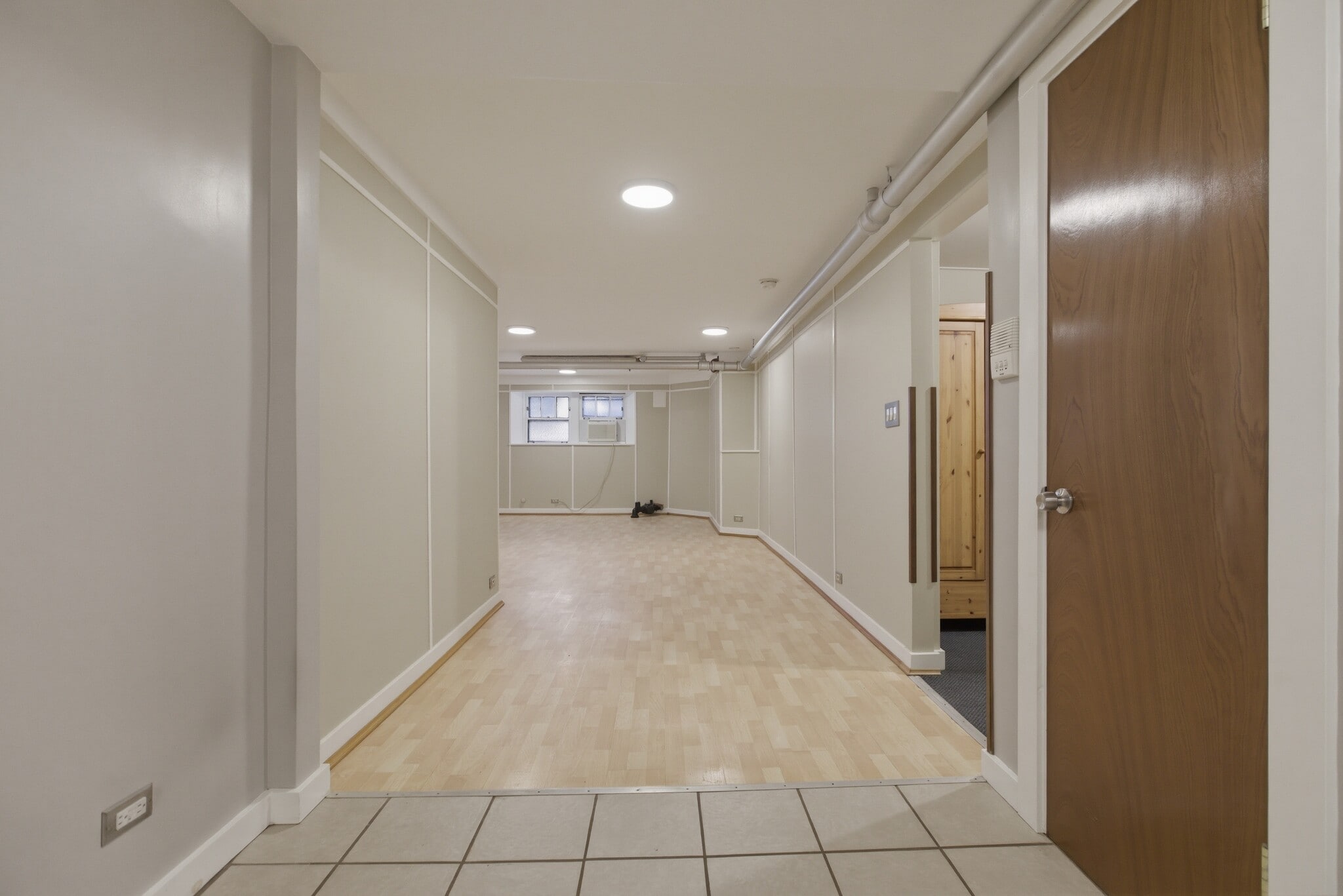 Building Photo - 6645 N Greenview Ave