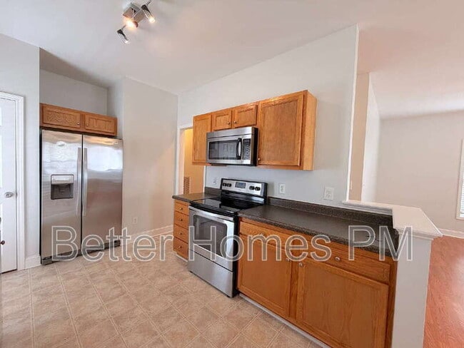 Building Photo - 701 E Martin St