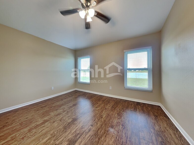 Building Photo - 4214 Hartford Lake Dr