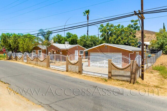 Building Photo - 23865 Goetz Dr