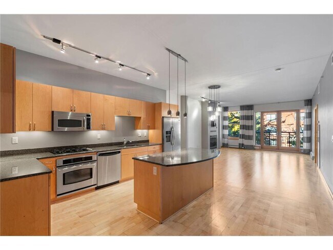 Building Photo - 401 N 2nd St