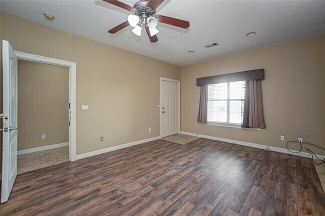 Building Photo - 7037 Kingston Cove Ln