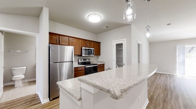 Building Photo - RENT SPECIAL - Upper 2 Bedroom 2 Bathroom Apartment is Available