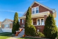 Building Photo - 2839 N Newland Ave