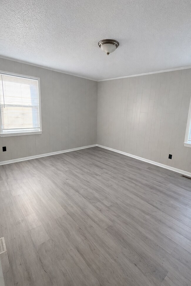 Building Photo - 152 Leonard Dr