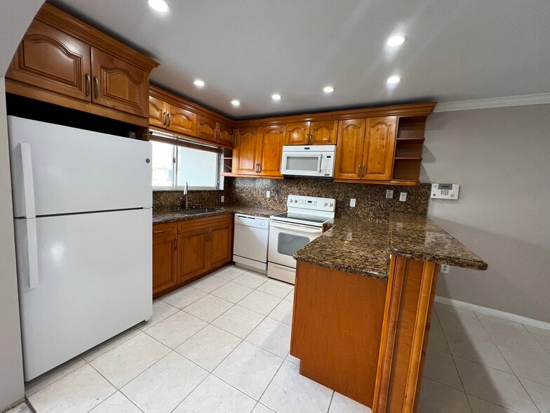 Building Photo - 351 NW 82nd Ave