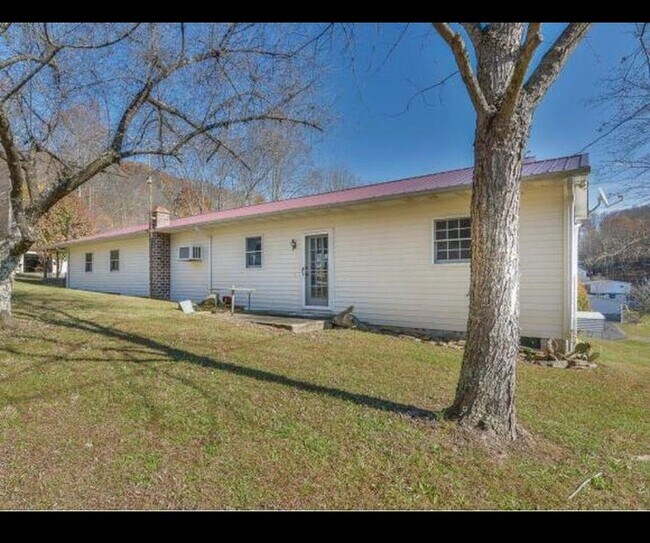 Building Photo - 492 Olinger Dr