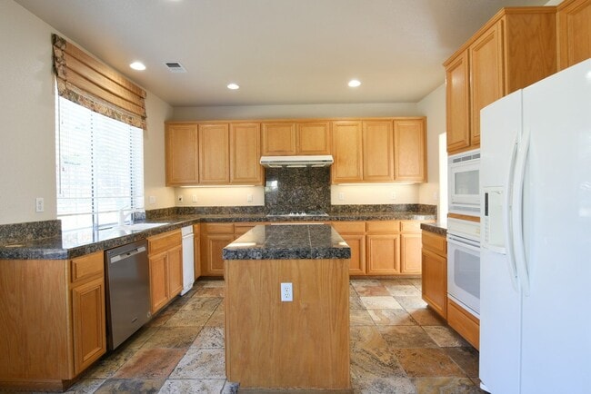 Building Photo - Beautiful and Spacious Evergreen 4 Bedroom 2.5 Bath Home with Pool!