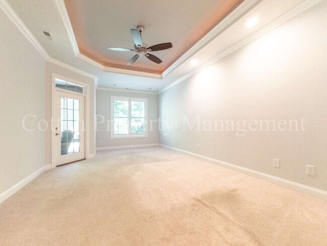 Building Photo - 633 Jenoa Dr