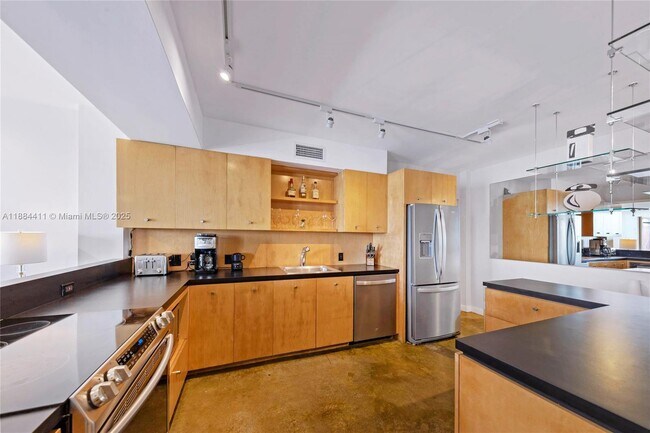 Building Photo - 770 NE 69th St