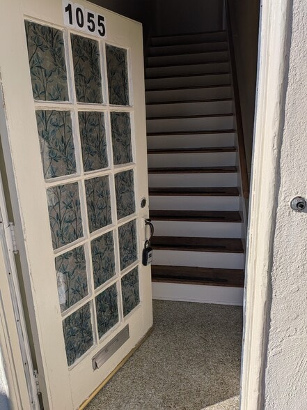 Building Photo - 1055 N Ardmore Ave