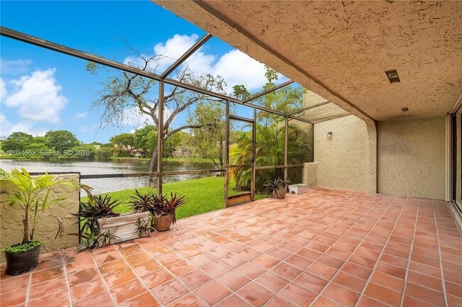 Building Photo - 3719 Estepona Ave