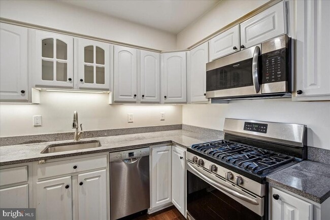 Building Photo - 9907 Blundon Dr