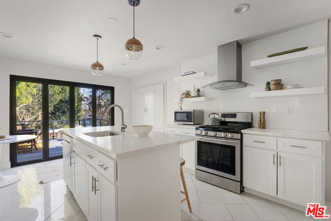 Building Photo - 1057 N Ave 49