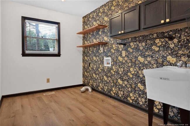 Building Photo - 160 Carolina Way