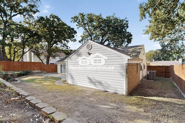 Building Photo - MOVE IN READY  Completely Refreshed Euless...