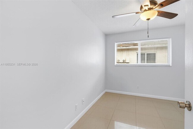 Building Photo - 808 NE 2nd St